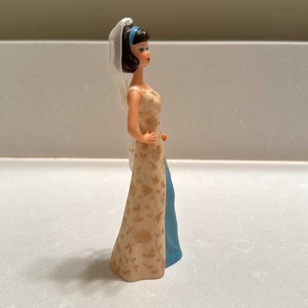 Evening Gala Barbie Ornament from Hallmark dated 2008 - Picture 7 of 9
